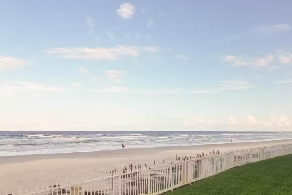 Oceanfront Balcony, Pool, Bbq, Steps To Flagler Ave Villa New Smyrna Beach Exterior photo